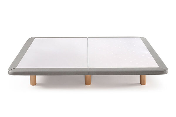 Mesa de centro moderna minimalista con tapa bicolor y base tapizada en madera Napua KHAMA.