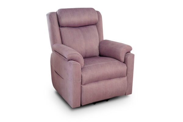 Sillón reclinable manual tapizado en color violeta, Sillón modelo Amanda relax palanca manual, aislado sobre fondo blanco.