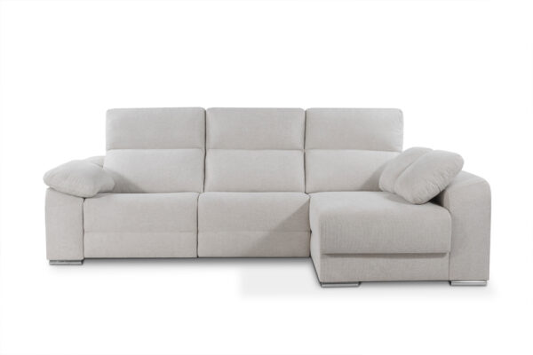 Un moderno sofá reclinable de tela gris claro Sofá modelo Kronos sobre un fondo blanco.