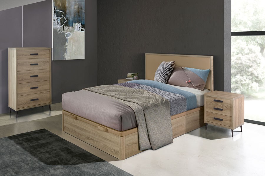 Muebles de dormitorio modernos con cama, Sinfonier Kiara, mesita de noche y cómoda en una habitación con paredes grises y una gran ventana.