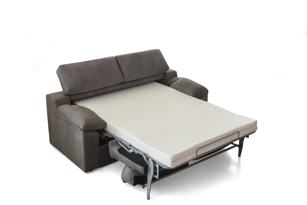 Un sofá cama con la cama extendida sobre un fondo blanco.